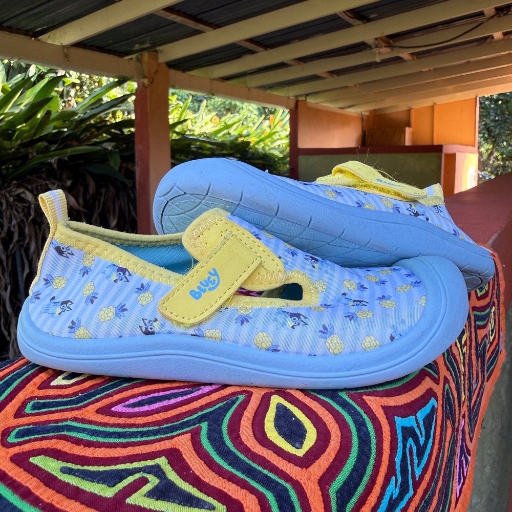Bluey Sneakers Size 11/12 Kids Water Shoes Slip-On Strap Pineapple Print‎
